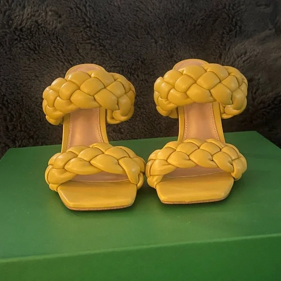 STEVE MADDEN Kenley Braided Heels - Picture 2 of 7